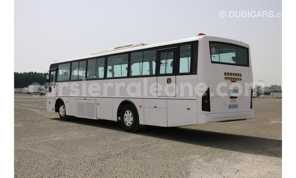 Buy Import Tata Xenon White Car in Import - Dubai in Kailahun