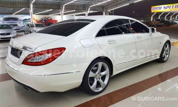 Buy Import Mercedes‒Benz 190 (W201) White Car in Import - Dubai in Kailahun Buy Import Mercedes‒Benz 190 (W201) White Car in Import - Dubai in Kailahun