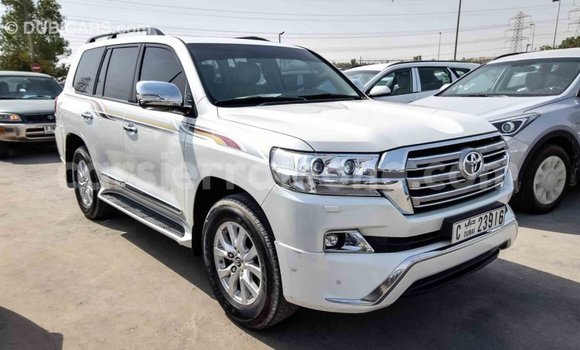 Acheter Import Voiture Toyota Land Cruiser Blanc à Import - Dubai, Kailahun Acheter Import Voiture Toyota Land Cruiser Blanc à Import - Dubai, Kailahun