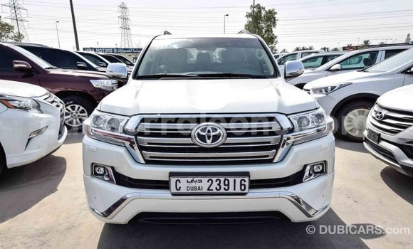 Acheter Import Voiture Toyota Land Cruiser Blanc à Import - Dubai, Kailahun Acheter Import Voiture Toyota Land Cruiser Blanc à Import - Dubai, Kailahun