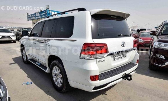 Acheter Import Voiture Toyota Land Cruiser Blanc à Import - Dubai, Kailahun Acheter Import Voiture Toyota Land Cruiser Blanc à Import - Dubai, Kailahun