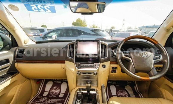 Buy Import Toyota Land Cruiser White Car in Import - Dubai in Kailahun Buy Import Toyota Land Cruiser White Car in Import - Dubai in Kailahun