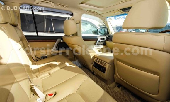 Buy Import Toyota Land Cruiser White Car in Import - Dubai in Kailahun Buy Import Toyota Land Cruiser White Car in Import - Dubai in Kailahun