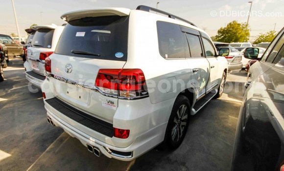 Buy Import Toyota Land Cruiser White Car in Import - Dubai in Kailahun Buy Import Toyota Land Cruiser White Car in Import - Dubai in Kailahun
