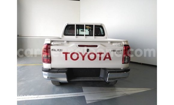 Buy Import Toyota Hilux White Car in Import - Dubai in Kailahun Buy Import Toyota Hilux White Car in Import - Dubai in Kailahun