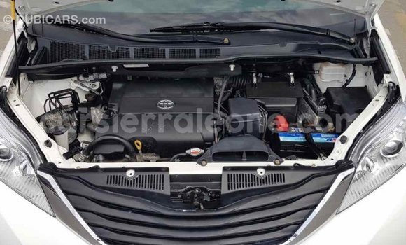 Buy Import Toyota Sienna White Car in Import - Dubai in Kailahun Buy Import Toyota Sienna White Car in Import - Dubai in Kailahun