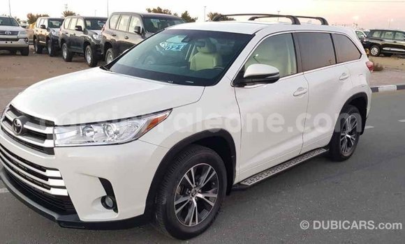Buy Import Toyota Highlander White Car in Import - Dubai in Kailahun Buy Import Toyota Highlander White Car in Import - Dubai in Kailahun