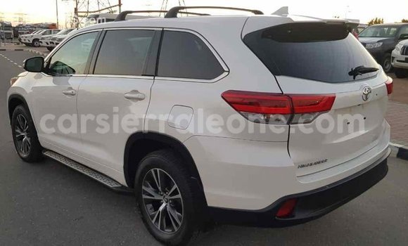 Buy Import Toyota Highlander White Car in Import - Dubai in Kailahun Buy Import Toyota Highlander White Car in Import - Dubai in Kailahun