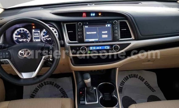 Buy Import Toyota Highlander White Car in Import - Dubai in Kailahun Buy Import Toyota Highlander White Car in Import - Dubai in Kailahun