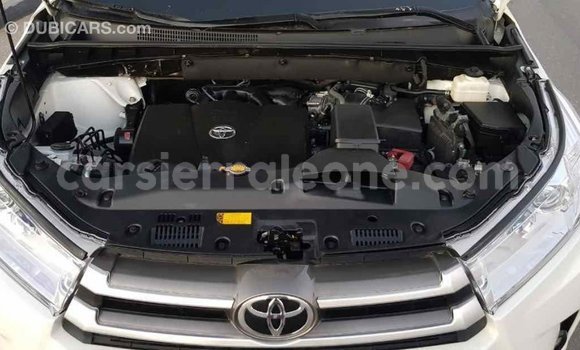 Buy Import Toyota Highlander White Car in Import - Dubai in Kailahun Buy Import Toyota Highlander White Car in Import - Dubai in Kailahun