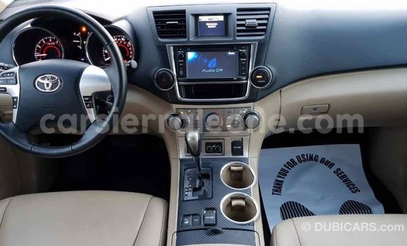 Buy Import Toyota Highlander Green Car in Import - Dubai in Kailahun Buy Import Toyota Highlander Green Car in Import - Dubai in Kailahun