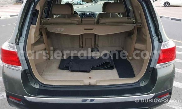 Buy Import Toyota Highlander Green Car in Import - Dubai in Kailahun Buy Import Toyota Highlander Green Car in Import - Dubai in Kailahun