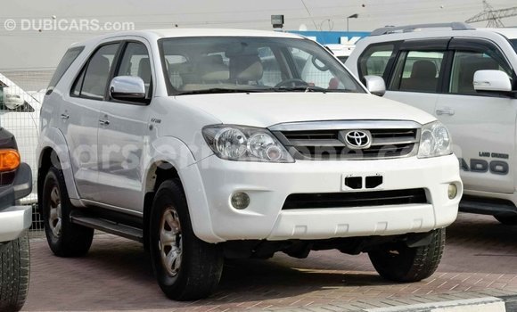 Acheter Import Voiture Toyota Fortuner Blanc à Import - Dubai, Kailahun Acheter Import Voiture Toyota Fortuner Blanc à Import - Dubai, Kailahun