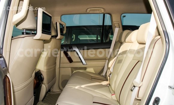 Acheter Import Voiture Toyota Prado Blanc à Import - Dubai, Kailahun Acheter Import Voiture Toyota Prado Blanc à Import - Dubai, Kailahun