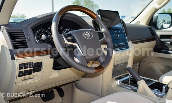 Acheter Import Voiture Toyota Land Cruiser Blanc à Import - Dubai, Kailahun Acheter Import Voiture Toyota Land Cruiser Blanc à Import - Dubai, Kailahun