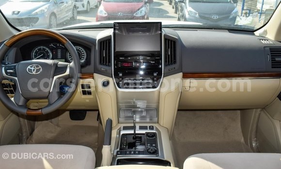 Acheter Import Voiture Toyota Land Cruiser Blanc à Import - Dubai, Kailahun Acheter Import Voiture Toyota Land Cruiser Blanc à Import - Dubai, Kailahun