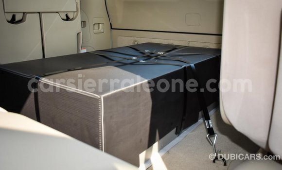 Acheter Import Voiture Toyota Land Cruiser Blanc à Import - Dubai, Kailahun Acheter Import Voiture Toyota Land Cruiser Blanc à Import - Dubai, Kailahun