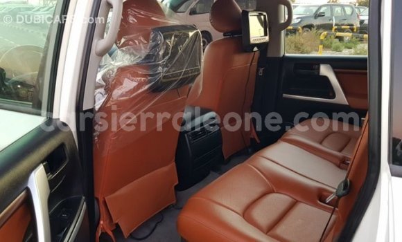 Buy Import Toyota Land Cruiser White Car in Import - Dubai in Kailahun Buy Import Toyota Land Cruiser White Car in Import - Dubai in Kailahun
