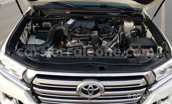 Buy Import Toyota Land Cruiser White Car in Import - Dubai in Kailahun Buy Import Toyota Land Cruiser White Car in Import - Dubai in Kailahun