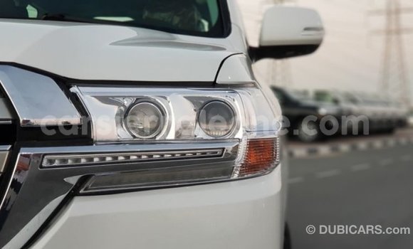 Buy Import Toyota Land Cruiser White Car in Import - Dubai in Kailahun Buy Import Toyota Land Cruiser White Car in Import - Dubai in Kailahun