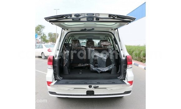 Acheter Import Voiture Toyota Land Cruiser Blanc à Import - Dubai, Kailahun Acheter Import Voiture Toyota Land Cruiser Blanc à Import - Dubai, Kailahun