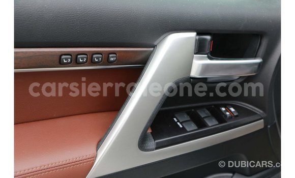 Acheter Import Voiture Toyota Land Cruiser Blanc à Import - Dubai, Kailahun Acheter Import Voiture Toyota Land Cruiser Blanc à Import - Dubai, Kailahun