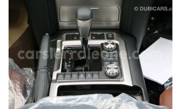 Acheter Import Voiture Toyota Land Cruiser Blanc à Import - Dubai, Kailahun Acheter Import Voiture Toyota Land Cruiser Blanc à Import - Dubai, Kailahun