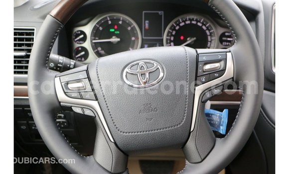 Acheter Import Voiture Toyota Land Cruiser Blanc à Import - Dubai, Kailahun Acheter Import Voiture Toyota Land Cruiser Blanc à Import - Dubai, Kailahun