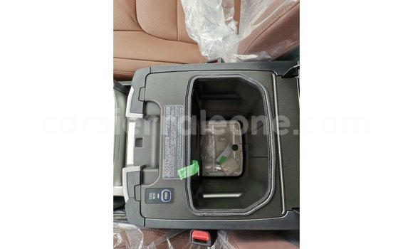 Acheter Import Voiture Toyota Land Cruiser Blanc à Import - Dubai, Kailahun Acheter Import Voiture Toyota Land Cruiser Blanc à Import - Dubai, Kailahun