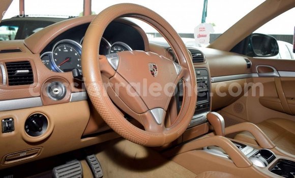 Buy Import Porsche Cayenne Green Car in Import - Dubai in Kailahun Buy Import Porsche Cayenne Green Car in Import - Dubai in Kailahun