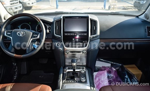 Buy Import Toyota Land Cruiser White Car in Import - Dubai in Kailahun Buy Import Toyota Land Cruiser White Car in Import - Dubai in Kailahun