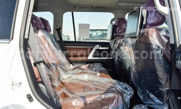 Buy Import Toyota Land Cruiser White Car in Import - Dubai in Kailahun Buy Import Toyota Land Cruiser White Car in Import - Dubai in Kailahun