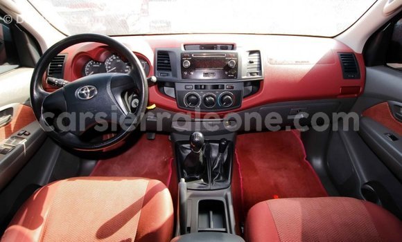 Acheter Import Voiture Toyota Hilux Rouge à Import - Dubai, Kailahun Acheter Import Voiture Toyota Hilux Rouge à Import - Dubai, Kailahun