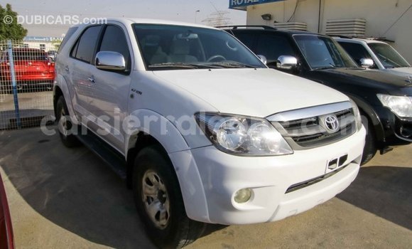 Acheter Import Voiture Toyota Fortuner Blanc à Import - Dubai, Kailahun Acheter Import Voiture Toyota Fortuner Blanc à Import - Dubai, Kailahun