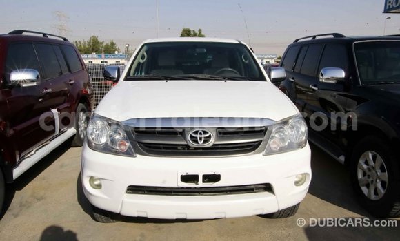 Acheter Import Voiture Toyota Fortuner Blanc à Import - Dubai, Kailahun Acheter Import Voiture Toyota Fortuner Blanc à Import - Dubai, Kailahun