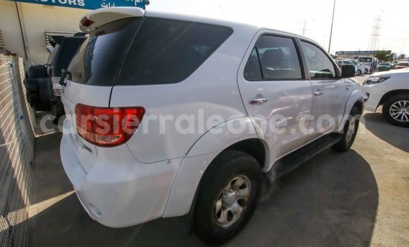 Acheter Import Voiture Toyota Fortuner Blanc à Import - Dubai, Kailahun Acheter Import Voiture Toyota Fortuner Blanc à Import - Dubai, Kailahun
