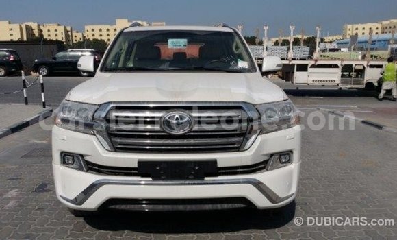 Buy Import Toyota Land Cruiser White Car in Import - Dubai in Kailahun Buy Import Toyota Land Cruiser White Car in Import - Dubai in Kailahun
