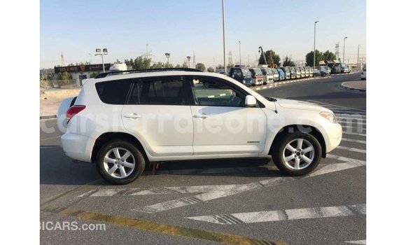Buy Import Toyota 4Runner White Car in Import - Dubai in Kailahun Buy Import Toyota 4Runner White Car in Import - Dubai in Kailahun