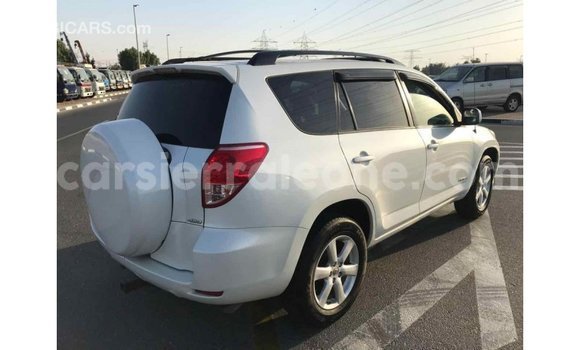 Buy Import Toyota 4Runner White Car in Import - Dubai in Kailahun Buy Import Toyota 4Runner White Car in Import - Dubai in Kailahun