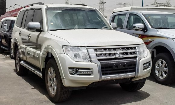 Acheter Import Voiture Mitsubishi Pajero Blanc à Import - Dubai, Kailahun Acheter Import Voiture Mitsubishi Pajero Blanc à Import - Dubai, Kailahun