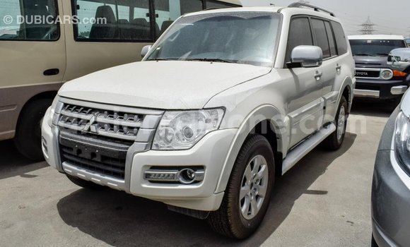 Acheter Import Voiture Mitsubishi Pajero Blanc à Import - Dubai, Kailahun Acheter Import Voiture Mitsubishi Pajero Blanc à Import - Dubai, Kailahun