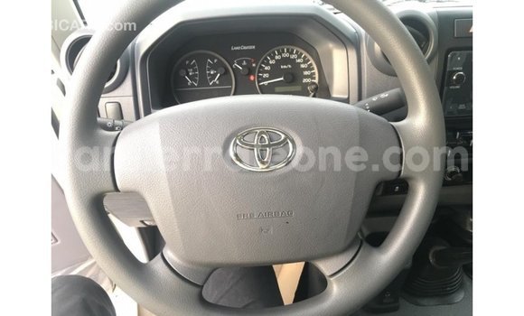 Acheter Import Voiture Toyota Land Cruiser Blanc à Import - Dubai, Kailahun Acheter Import Voiture Toyota Land Cruiser Blanc à Import - Dubai, Kailahun