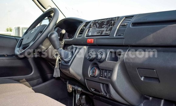 Buy Import Toyota Hiace White Car in Import - Dubai in Kailahun Buy Import Toyota Hiace White Car in Import - Dubai in Kailahun