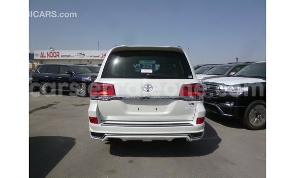 Buy Import Toyota Land Cruiser White Car in Import - Dubai in Kailahun Buy Import Toyota Land Cruiser White Car in Import - Dubai in Kailahun