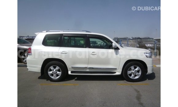 Buy Import Toyota Land Cruiser White Car in Import - Dubai in Kailahun Buy Import Toyota Land Cruiser White Car in Import - Dubai in Kailahun