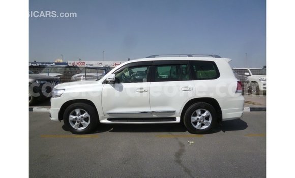 Buy Import Toyota Land Cruiser White Car in Import - Dubai in Kailahun Buy Import Toyota Land Cruiser White Car in Import - Dubai in Kailahun