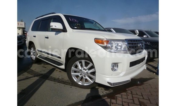 Buy Import Toyota Land Cruiser White Car in Import - Dubai in Kailahun Buy Import Toyota Land Cruiser White Car in Import - Dubai in Kailahun