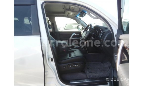 Buy Import Toyota Land Cruiser White Car in Import - Dubai in Kailahun Buy Import Toyota Land Cruiser White Car in Import - Dubai in Kailahun