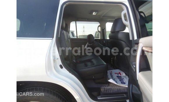 Buy Import Toyota Land Cruiser White Car in Import - Dubai in Kailahun Buy Import Toyota Land Cruiser White Car in Import - Dubai in Kailahun