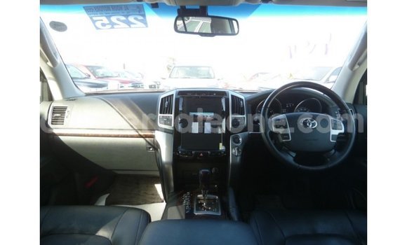 Buy Import Toyota Land Cruiser White Car in Import - Dubai in Kailahun Buy Import Toyota Land Cruiser White Car in Import - Dubai in Kailahun
